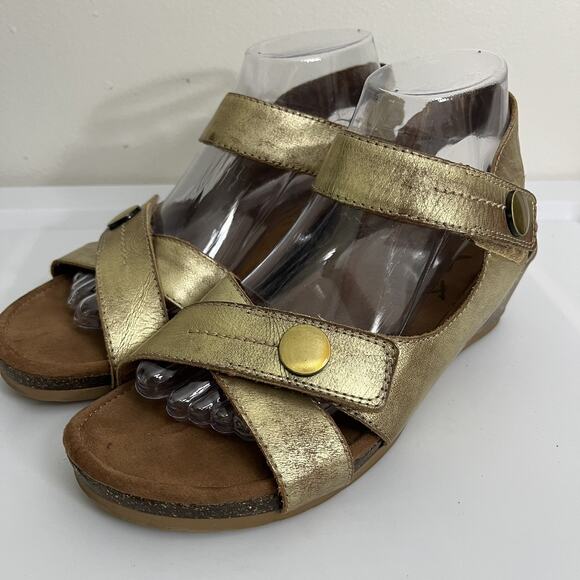 Otbt Sandey Metallic leather Festival Boho Antique‎ Gold wedge sandals Sz 8W - Picture 1 of 9